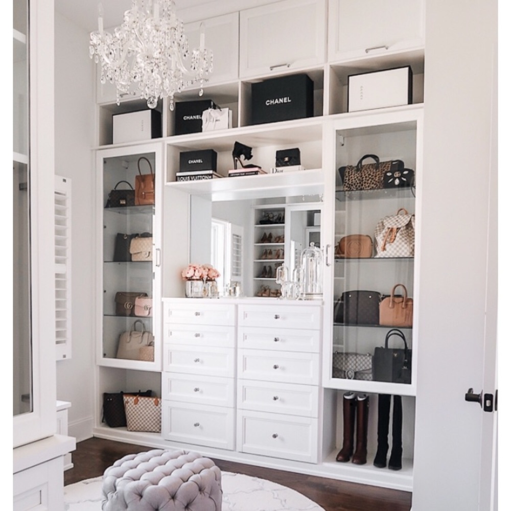 Meet your Posher, C.A.A.T’s Closet